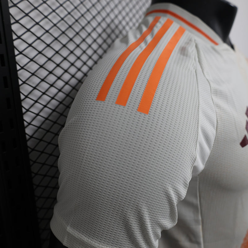camisa-camiseta-roma-adidas-riyadh-season-versao-versao-jogador-masculina-24-25-away-fora-ii-secundaria-2-branca-branco-bege-laranja-vinho_2