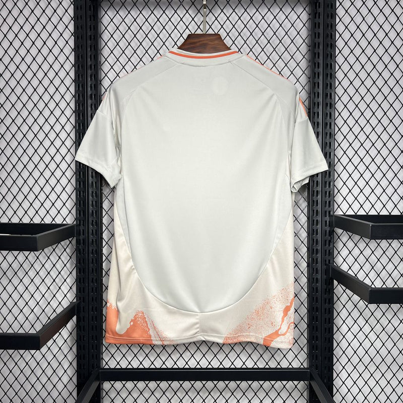 camisa-camiseta-roma-adidas-riyadh-season-versao-versao-torcedor-masculina-24-25-away-fora-ii-secundaria-2-branca-branco-bege-laranja-vinho_2
