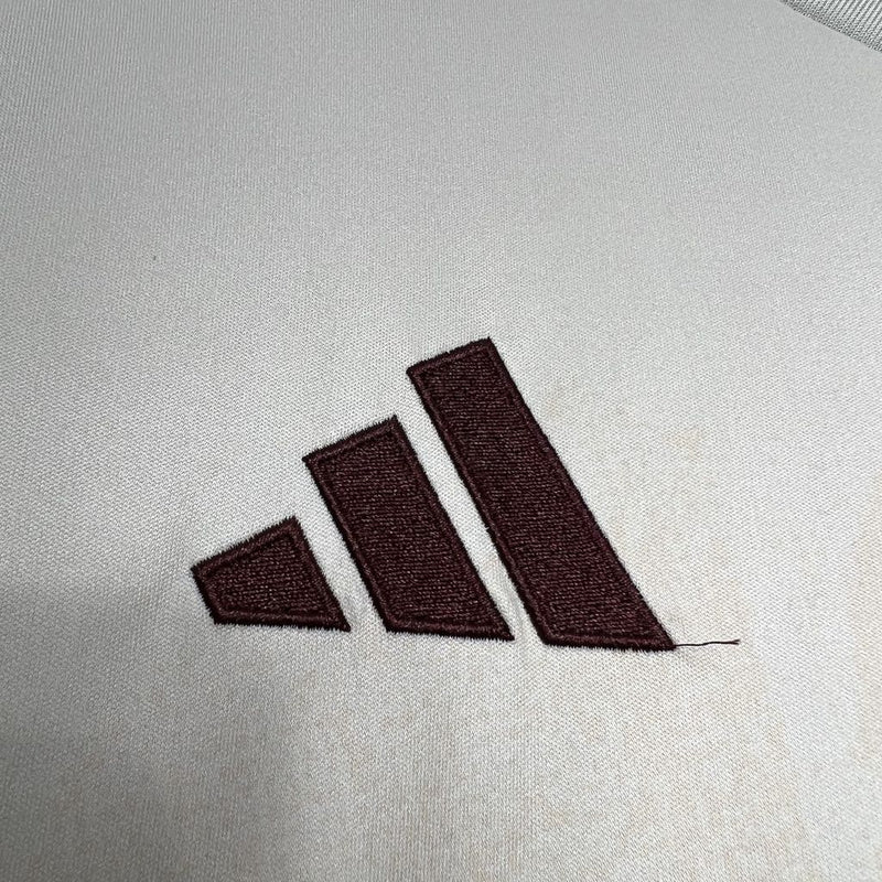 camisa-camiseta-roma-adidas-riyadh-season-versao-versao-torcedor-masculina-24-25-away-fora-ii-secundaria-2-branca-branco-bege-laranja-vinho_4