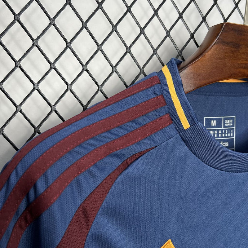 camisa-camiseta-roma-adidas-riyadh-season-versao-versao-torcedor-masculina-24-25-third-away-fora-iii-terceira-3-azul-vinho-laranja_5