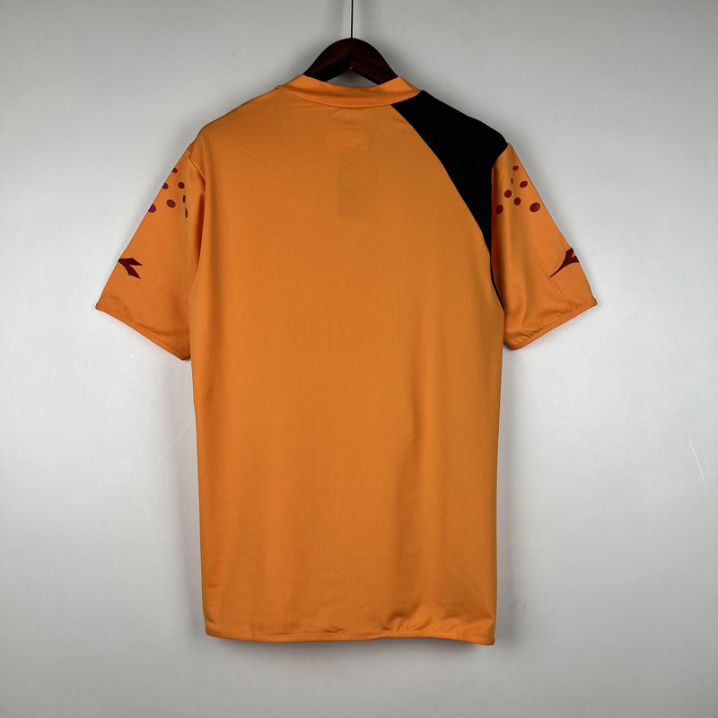 camisa-camiseta-roma-diadora-versao-versao-torcedor-masculina-05-06-home-casa-1-i-principal-laranja-vermelha-vermelho-preta-preto-retro-retro_2