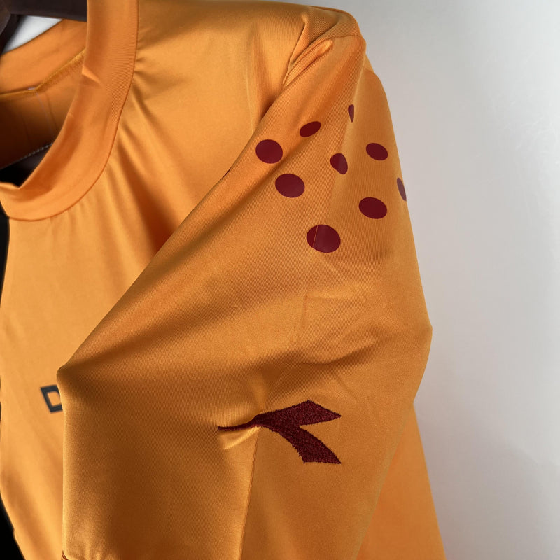camisa-camiseta-roma-diadora-versao-versao-torcedor-masculina-05-06-home-casa-1-i-principal-laranja-vermelha-vermelho-preta-preto-retro-retro_3