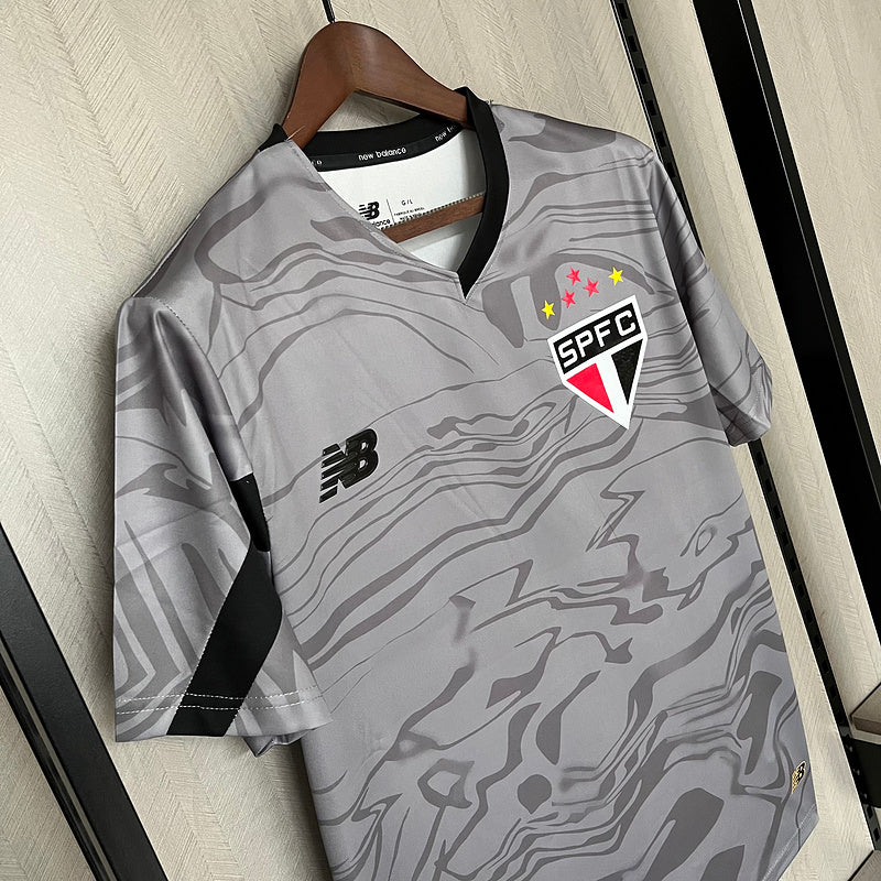 camisa-camiseta-sao-paulo-spfc-new-balance-nb-versao-torcedor-masculina-24-25-treino-treinamento-cinza-preto_10