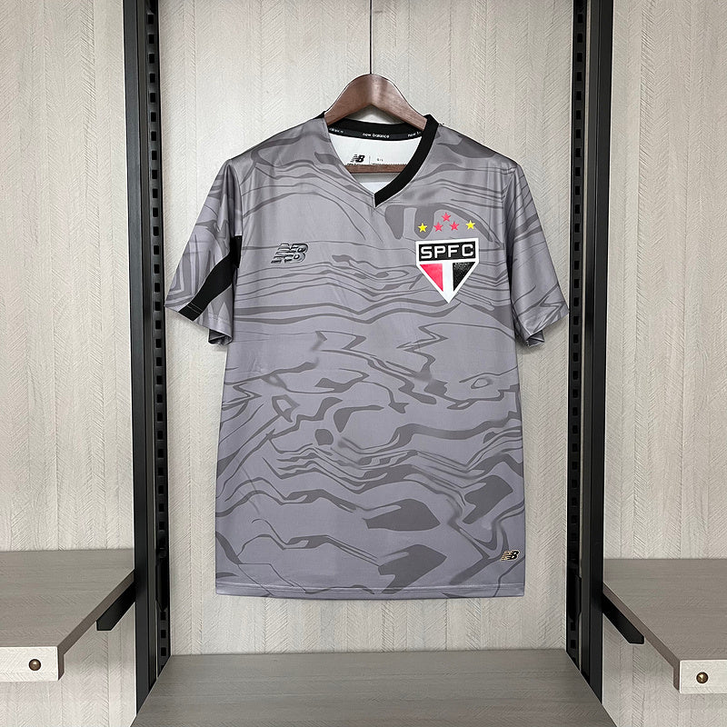 camisa-camiseta-sao-paulo-spfc-new-balance-nb-versao-torcedor-masculina-24-25-treino-treinamento-cinza-preto_1
