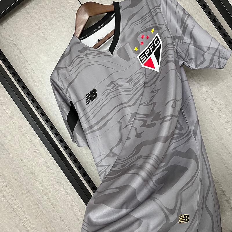 camisa-camiseta-sao-paulo-spfc-new-balance-nb-versao-torcedor-masculina-24-25-treino-treinamento-cinza-preto_4
