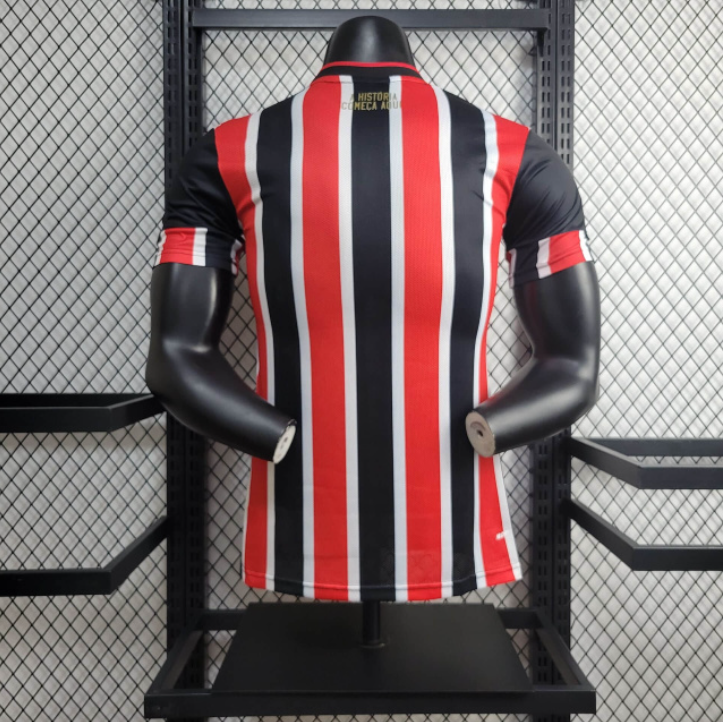 camisa-camiseta-sao-sao-paulo-spfc-nb-new-balance-versao-versao-jogador-masculina-24-25-away-fora-ii-secundaria-2-james-rodrigues-vermelha-preta-branca-vermelho-preto-branco_4