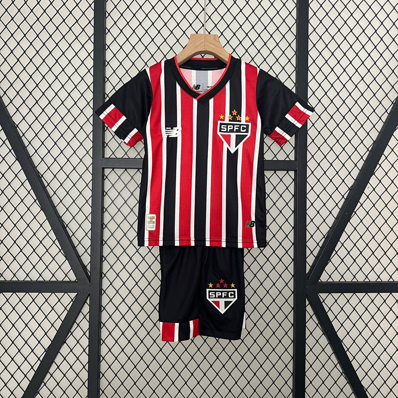 camisa-camiseta-sao-sao-paulo-spfc-nb-new-balance-versao-versao-torcedor-conjunto-infantil-24-25-away-fora-ii-secundaria-2-james-rodrigues-vermelha-preta-branca-vermelho-preto-branco_01153746-2e52-40b5-9718-e72f48ff4ee7