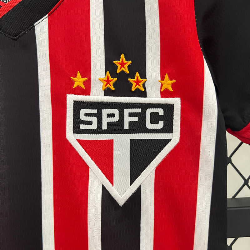 camisa-camiseta-sao-sao-paulo-spfc-nb-new-balance-versao-versao-torcedor-conjunto-infantil-24-25-away-fora-ii-secundaria-2-james-rodrigues-vermelha-preta-branca-vermelho-preto-branco_333939dc-552d-4e89-9f60-32c40e4eb525