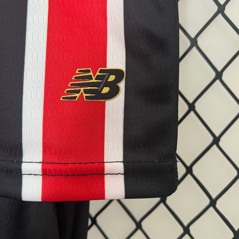 camisa-camiseta-sao-sao-paulo-spfc-nb-new-balance-versao-versao-torcedor-conjunto-infantil-24-25-away-fora-ii-secundaria-2-james-rodrigues-vermelha-preta-branca-vermelho-preto-branco