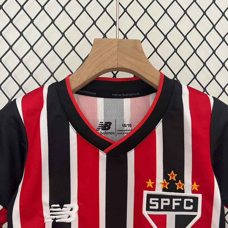 camisa-camiseta-sao-sao-paulo-spfc-nb-new-balance-versao-versao-torcedor-conjunto-infantil-24-25-away-fora-ii-secundaria-2-james-rodrigues-vermelha-preta-branca-vermelho-preto-branco_9af3e2ac-081d-4a91-966d-237f411bc2ad