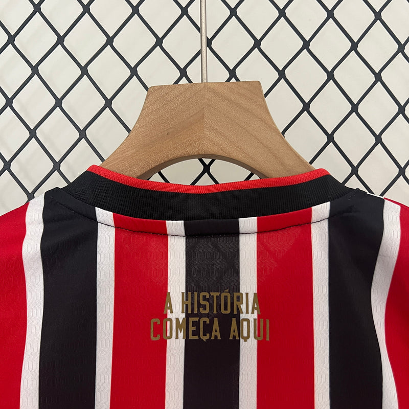 camisa-camiseta-sao-sao-paulo-spfc-nb-new-balance-versao-versao-torcedor-conjunto-infantil-24-25-away-fora-ii-secundaria-2-james-rodrigues-vermelha-preta-branca-vermelho-preto-branco_ee7bc306-41fb-495b-80d3-b20c967c0855