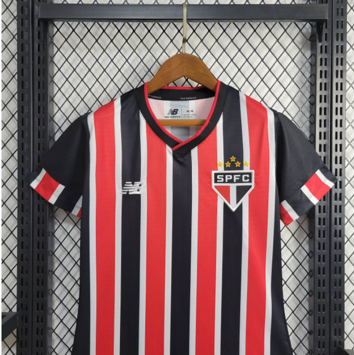 camisa-camiseta-sao-sao-paulo-spfc-nb-new-balance-versao-versao-torcedor-feminina-24-25-away-fora-ii-secundaria-2-james-rodrigues-vermelha-preta-branca-vermelho-preto-branco_3