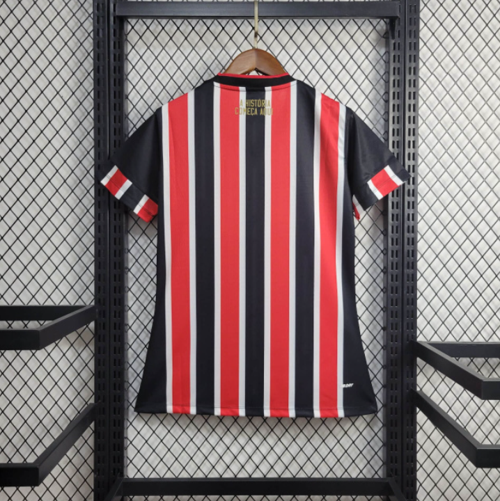 camisa-camiseta-sao-sao-paulo-spfc-nb-new-balance-versao-versao-torcedor-feminina-24-25-away-fora-ii-secundaria-2-james-rodrigues-vermelha-preta-branca-vermelho-preto-branco_6