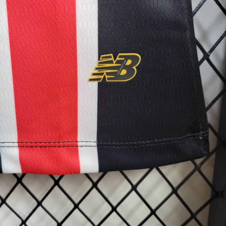 camisa-camiseta-sao-sao-paulo-spfc-nb-new-balance-versao-versao-torcedor-feminina-24-25-away-fora-ii-secundaria-2-james-rodrigues-vermelha-preta-branca-vermelho-preto-branco_9