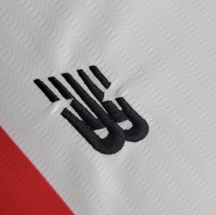 camisa-camiseta-sao-sao-paulo-spfc-nb-new-balance-versao-versao-torcedor-feminina-24-25-home-casa-i-principal-1-james-rodrigues-vermelha-preta-branca-vermelho-preto-branco_8