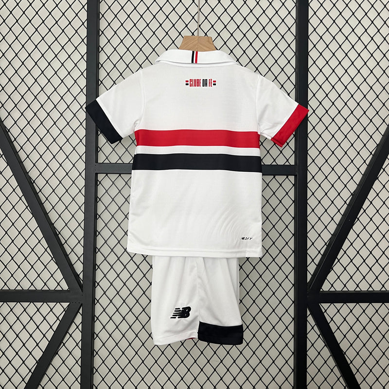 camisa-camiseta-sao-sao-paulo-spfc-new-balance-nb-versao-versao-torcedor-conjunto-infantil-shorts-24-25-home-casa-i-principal-1-james-rodrigues-vermelha-preta-branca-vermelho-preto-br_104d7d8f-3294-49bd-8c8d-53f967b70593