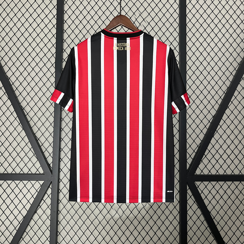 camisa-camiseta-sao-sao-paulo-spfc-new-balance-nb-versao-versao-torcedor-masculina-24-25-away-fora-ii-secundaria-2-vermelha-preta-branca-vermelho-preto-branco_1_3