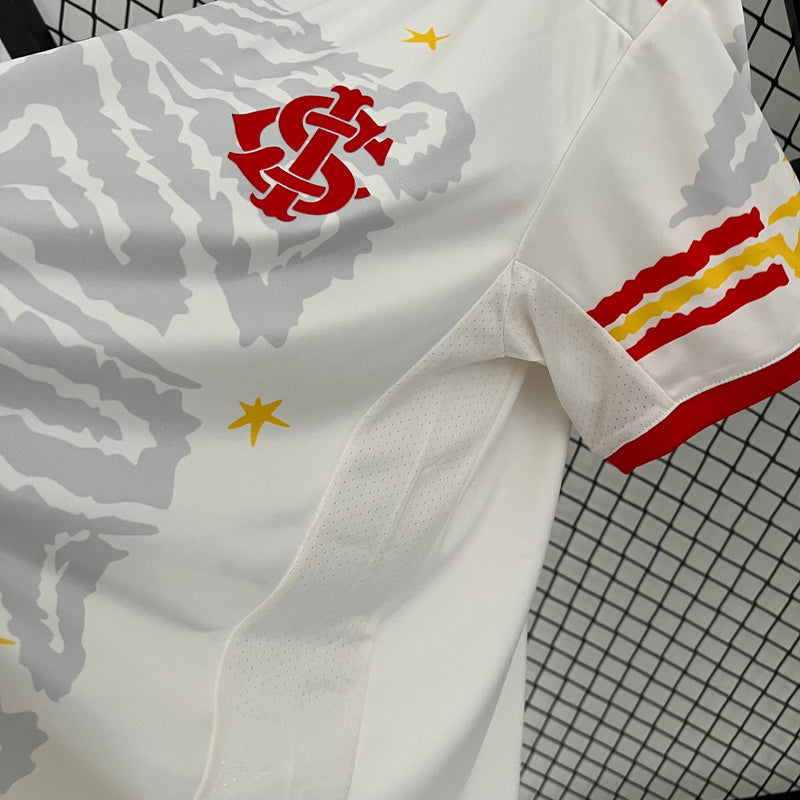 camisa-camiseta-sc-internacional-adidas-banrisul-colorado-versao-versao-torcedor-masculina-23-24-edicao-edicao-especial-da-raiz-a-luta-vermelha-vermelho-branca-branco-dourado-dourada_4ce8848e-1753-4973-8207-30a6a5fc9bf1