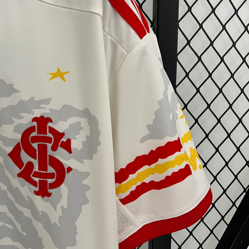 camisa-camiseta-sc-internacional-adidas-banrisul-colorado-versao-versao-torcedor-masculina-23-24-edicao-edicao-especial-da-raiz-a-luta-vermelha-vermelho-branca-branco-dourado-dourada