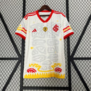 camisa-camiseta-sc-internacional-adidas-banrisul-colorado-versao-versao-torcedor-masculina-23-24-edicao-edicao-especial-da-raiz-a-luta-vermelha-vermelho-branca-branco-dourado-dourada_efc53e4c-31aa-4255-afbe-84052319fa61