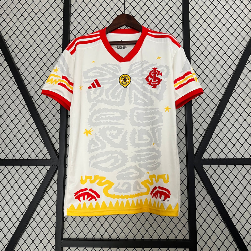 camisa-camiseta-sc-internacional-adidas-banrisul-colorado-versao-versao-torcedor-masculina-23-24-edicao-edicao-especial-da-raiz-a-luta-vermelha-vermelho-branca-branco-dourado-dourada_efc53e4c-31aa-4255-afbe-84052319fa61