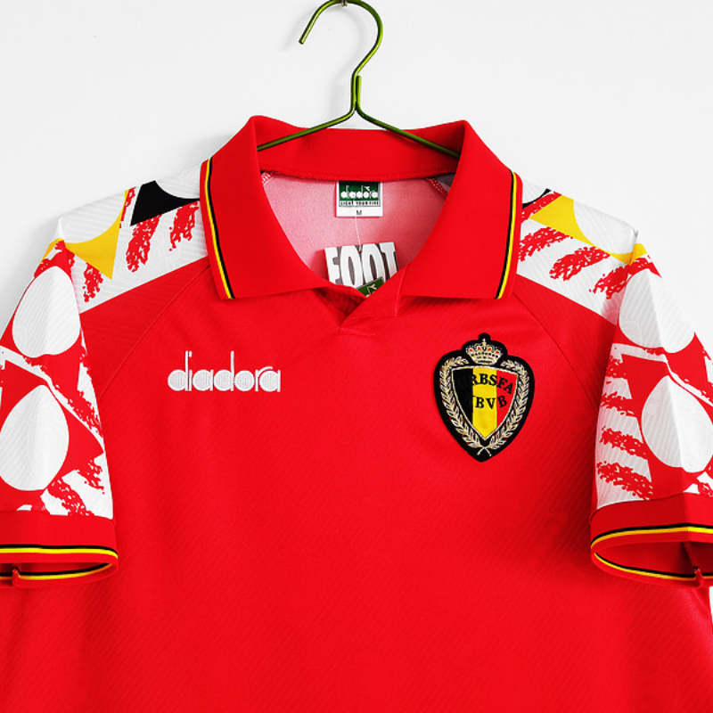 camisa-camiseta-selecao-selecao-belga-belgica-belgica-diadora-versao-versao-torcedor-masculina-1995-home-casa-i-principal-1-vermelha-vermelho-amarela-amarelo-branca-branco-retro-retro