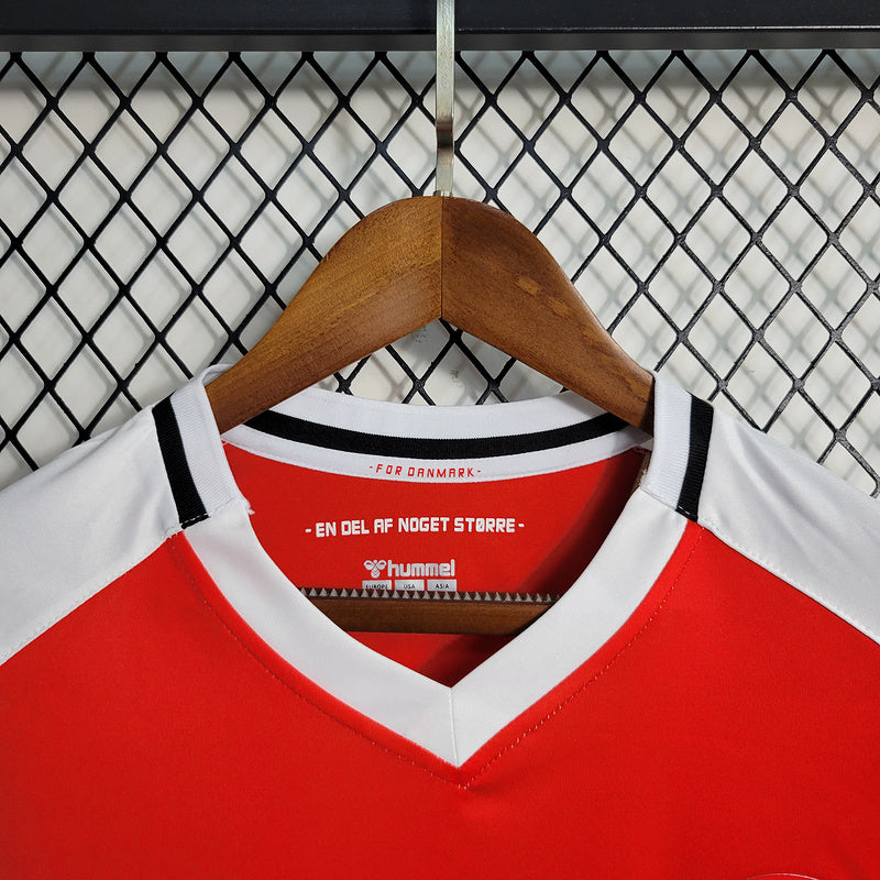 camisa-camiseta-selecao-selecao-dinamarca-dinamarquesa-hummel-versao-versao-torcedor-masculina-23-24-home-casa-i-principal-1-vermelha-vermelho-branca-branco_6