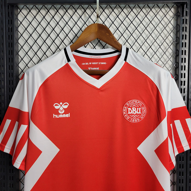 camisa-camiseta-selecao-selecao-dinamarca-dinamarquesa-hummel-versao-versao-torcedor-masculina-23-24-home-casa-i-principal-1-vermelha-vermelho-branca-branco_7