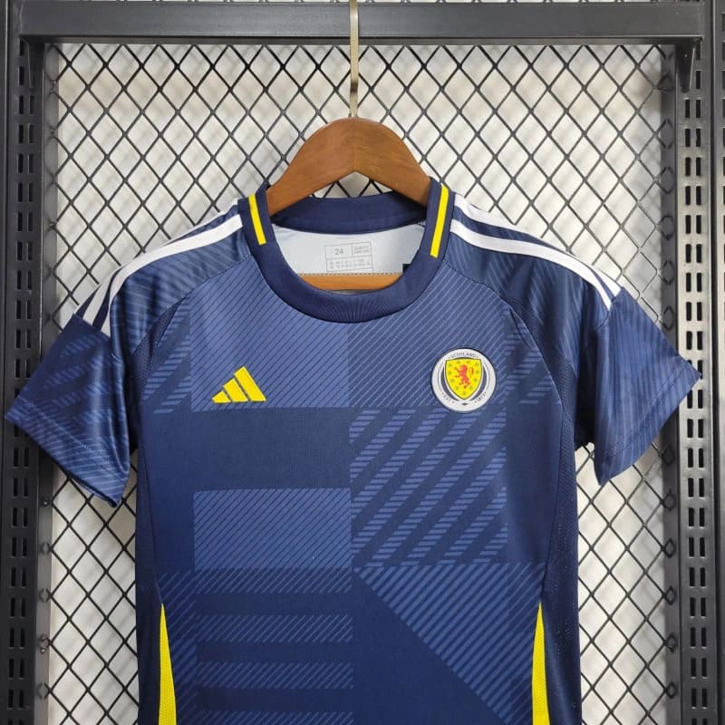 camisa-camiseta-selecao-selecao-escocia-escocia-escosesa-adidas-versao-versao-torcedor-conjunto-infantil-shorts-24-25-home-casa-i-principal-1-azul-amarela-amarelo_5
