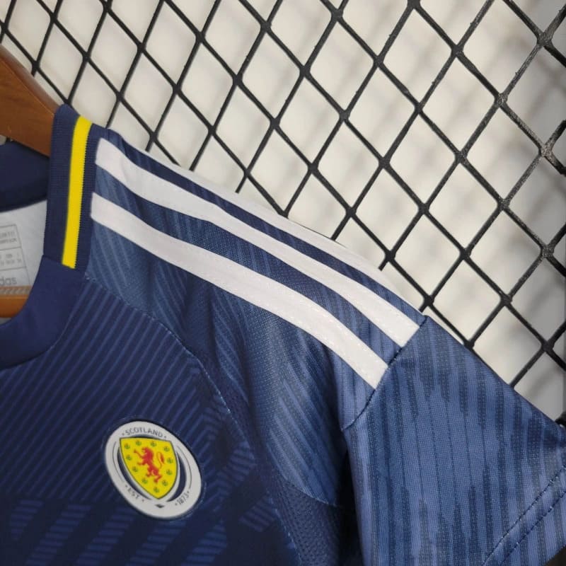 camisa-camiseta-selecao-selecao-escocia-escocia-escosesa-adidas-versao-versao-torcedor-conjunto-infantil-shorts-24-25-home-casa-i-principal-1-azul-amarela-amarelo_6