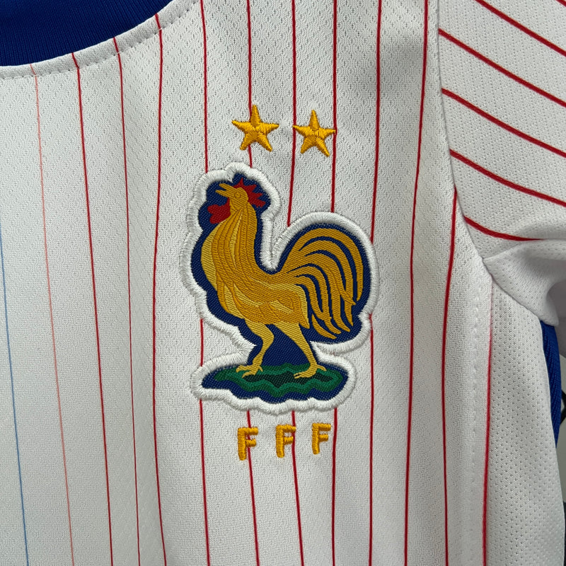 camisa-camiseta-selecao-selecao-francesa-franca-franca-nike-versao-versao-torcedor-conjunto-infantil-shorts-24-25-away-fora-ii-secundaria-2-azul-branca-branco-vermelha-vermelho_3