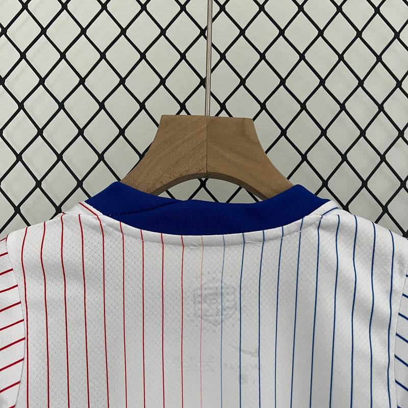 camisa-camiseta-selecao-selecao-francesa-franca-franca-nike-versao-versao-torcedor-conjunto-infantil-shorts-24-25-away-fora-ii-secundaria-2-azul-branca-branco-vermelha-vermelho_4