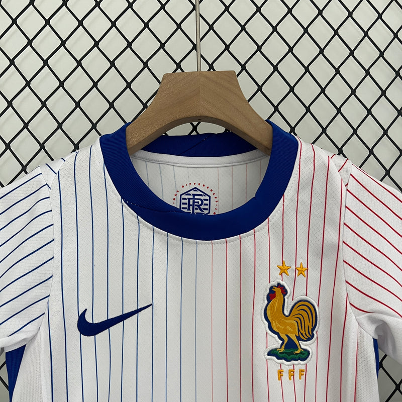 camisa-camiseta-selecao-selecao-francesa-franca-franca-nike-versao-versao-torcedor-conjunto-infantil-shorts-24-25-away-fora-ii-secundaria-2-azul-branca-branco-vermelha-vermelho_7