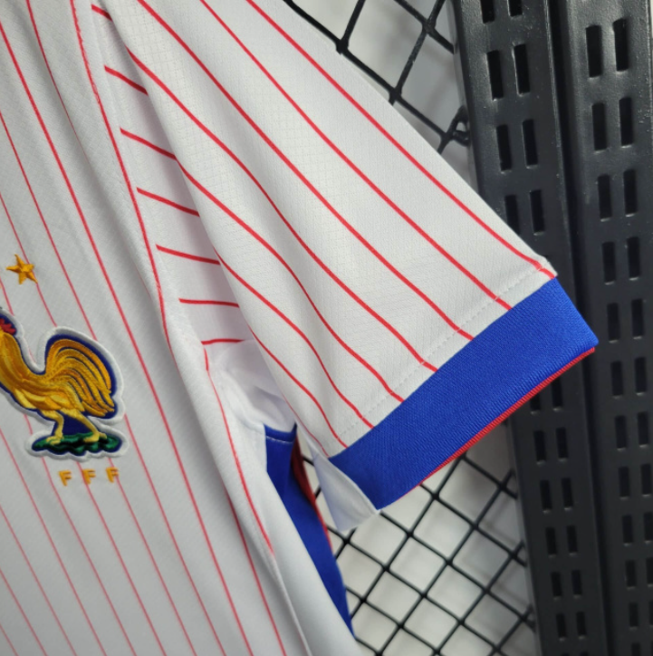 camisa-camiseta-selecao-selecao-francesa-franca-franca-nike-versao-versao-torcedor-feminina-24-25-away-fora-ii-secundaria-2-azul-branca-branco-vermelha-vermelho_3