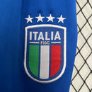 camisa-camiseta-selecao-selecao-italiana-italia-italia-adidas-versao-versao-torcedor-conjunto-infantil-shorts-24-25-away-fora-ii-secundaria-2-azul-verde-vermelha-vermelho-branca-branc_2331dfae-86b6-4591-9a79-89adbc2c3d87