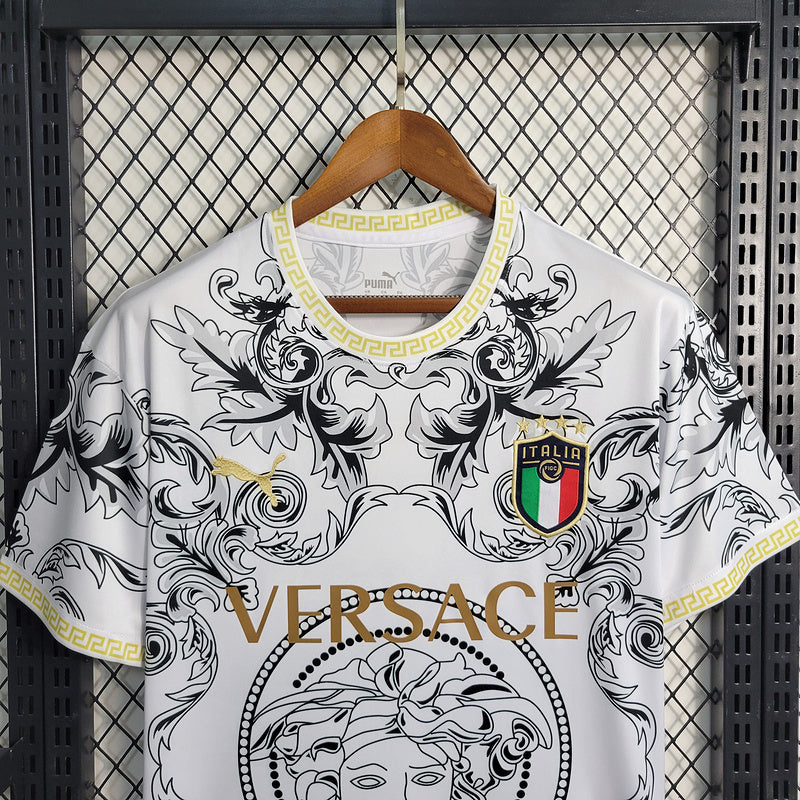 camisa-camiseta-selecao-selecao-italiana-italia-italia-puma-versao-versao-torcedor-masculina-23-24-edicao-edicao-especial-versace-azul-verde-vermelha-vermelho-branca-branco-dourada-do_4a4e7fb9-7817-4a7e-965b-4e320c10c3f8