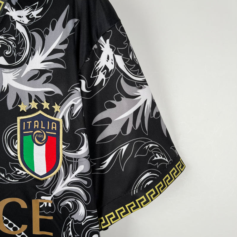 camisa-camiseta-selecao-selecao-italiana-italia-italia-puma-versao-versao-torcedor-masculina-23-24-edicao-edicao-especial-versace-azul-verde-vermelha-vermelho-branca-branco-preto-pret_5d152ade-ae3e-4717-b8d8-14cad096d12a