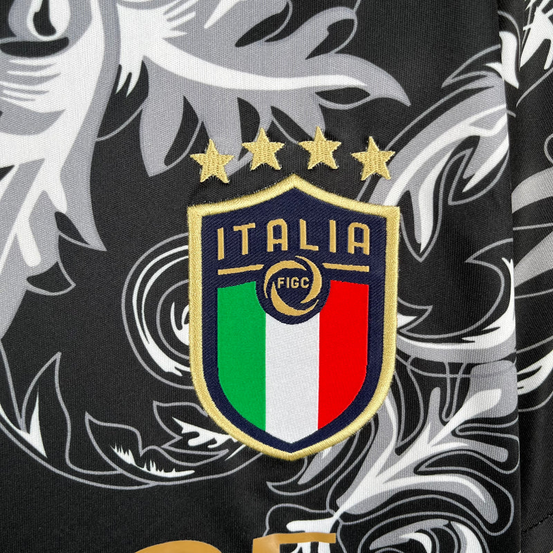camisa-camiseta-selecao-selecao-italiana-italia-italia-puma-versao-versao-torcedor-masculina-23-24-edicao-edicao-especial-versace-azul-verde-vermelha-vermelho-branca-branco-preto-pret_85171b57-95f3-4ada-b4bf-c78db1a3b9f4
