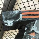 camisa-camiseta-shorts-bayern-munchen-adidas-T-versao-versao-torcedor-conjunto-infantil-kids-24-25-away-fora-ii-secundaria-2-preta-preto-azul-vermelha-vermelho_10