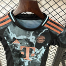 camisa-camiseta-shorts-bayern-munchen-adidas-T-versao-versao-torcedor-conjunto-infantil-kids-24-25-away-fora-ii-secundaria-2-preta-preto-azul-vermelha-vermelho_7