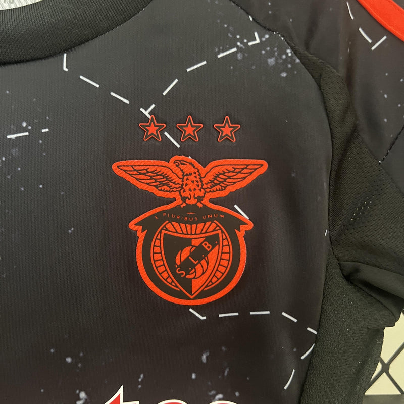 camisa-camiseta-shorts-benfica-adidas-emirates-fly-better-versao-versao-torcedor-conjunto-infantil-kids-24-25-away-fora-ii-secundaria-2-vermelha-vermelho-preto-pret_6