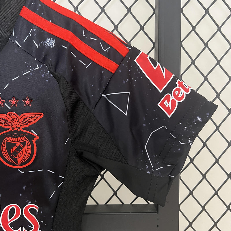 camisa-camiseta-shorts-benfica-adidas-emirates-fly-better-versao-versao-torcedor-conjunto-infantil-kids-24-25-away-fora-ii-secundaria-2-vermelha-vermelho-preto-pret_7