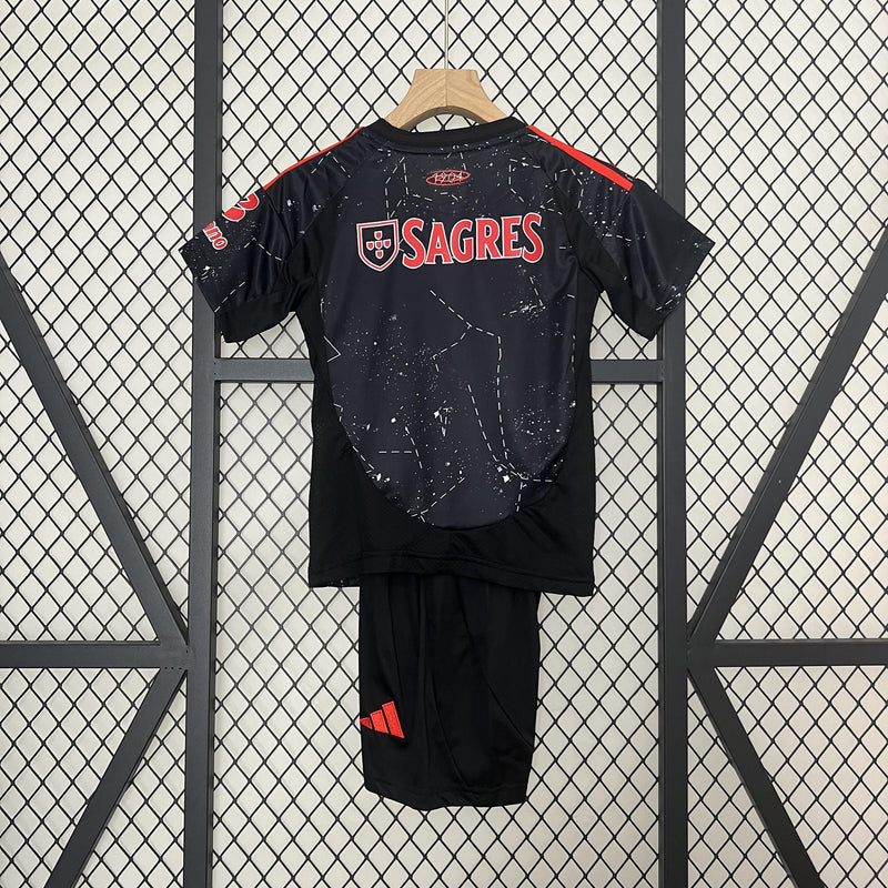 camisa-camiseta-shorts-benfica-adidas-emirates-fly-better-versao-versao-torcedor-conjunto-infantil-kids-24-25-away-fora-ii-secundaria-2-vermelha-vermelho-preto-pret_9