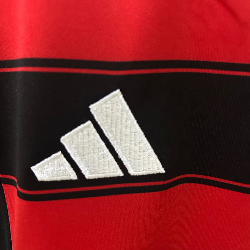camisa-camiseta-shorts-flamengo-adidas-versao-torcedor-conjunto-infantil-kids-25-26-home-casa-i-principal-1-vermelha-preta-vermelho-preto_4