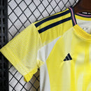 camisa-camiseta-shorts-juventus-adidas-versao-torcedor-conjunto-infantil-kids-24-25-away-fora-ii-secundaria-2-amarela-amarelo-rosa-branca-branco_4