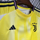 camisa-camiseta-shorts-juventus-adidas-versao-torcedor-conjunto-infantil-kids-24-25-away-fora-ii-secundaria-2-amarela-amarelo-rosa-branca-branco_5