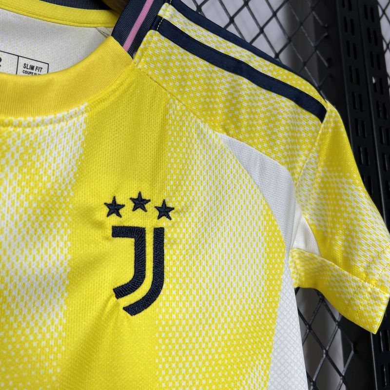 camisa-camiseta-shorts-juventus-adidas-versao-torcedor-conjunto-infantil-kids-24-25-away-fora-ii-secundaria-2-amarela-amarelo-rosa-branca-branco_6