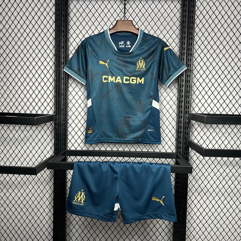 camisa-camiseta-shorts-olympique-marseille-puma-cmacgm-versao-versao-torcedor-conjunto-infantil-kids-24-25-away-fora-ii-secundaria-2-azul-dourada-dourado_1