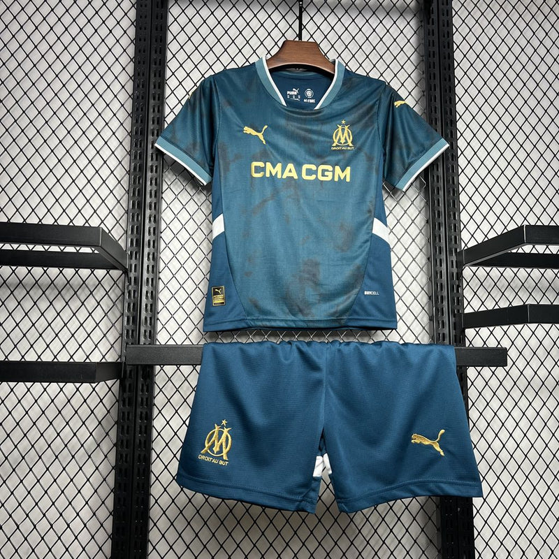 camisa-camiseta-shorts-olympique-marseille-puma-cmacgm-versao-versao-torcedor-conjunto-infantil-kids-24-25-away-fora-ii-secundaria-2-azul-dourada-dourado_4