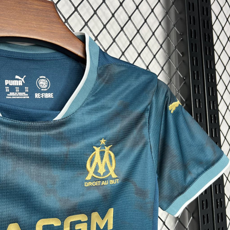 camisa-camiseta-shorts-olympique-marseille-puma-cmacgm-versao-versao-torcedor-conjunto-infantil-kids-24-25-away-fora-ii-secundaria-2-azul-dourada-dourado_6